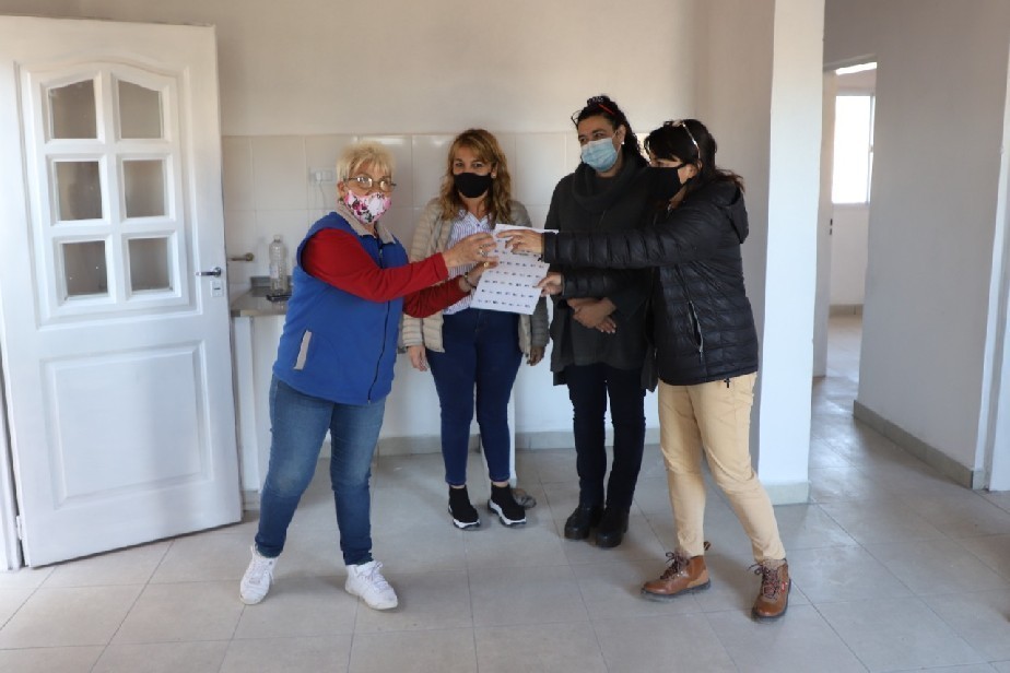 Roca: continúa la entrega de viviendas construidas por el sistema cooperativo 
