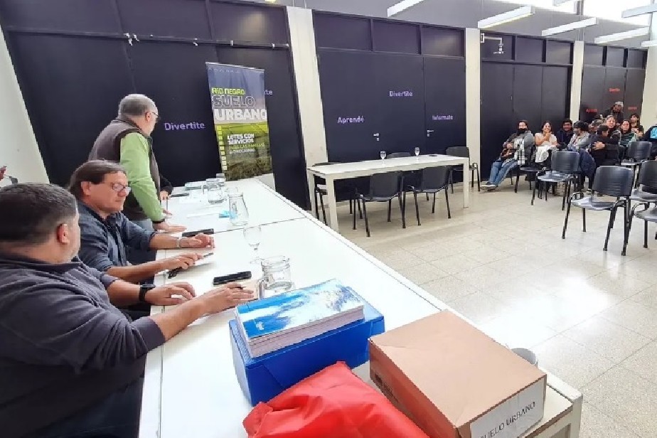 Cipolletti: se realiz una jornada de asesoramiento a adjudicatarios y beneficiarios de Suelo Urbano