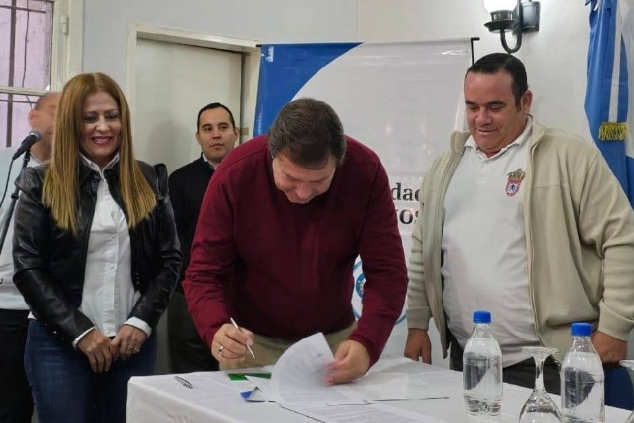 Suelo Urbano: servicios para 92 lotes de Cinco Saltos